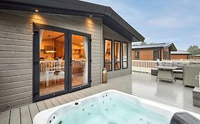 Peace Lodge With Hot Tub